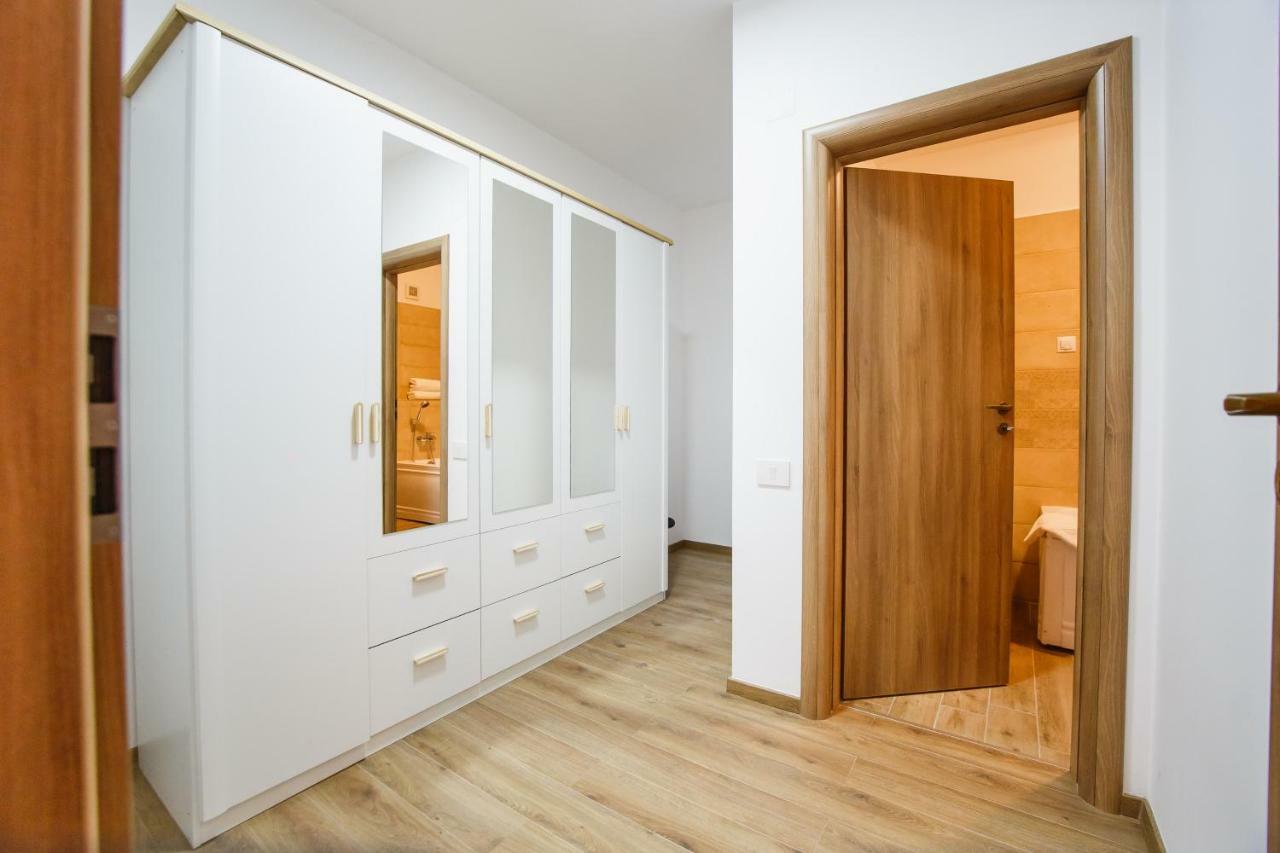Spacious & Bright 2 Bedroom Central Apartment Орадя Экстерьер фото